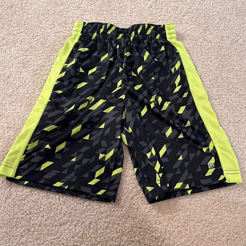 SIZE SMALL (8) XERSION SHORTS